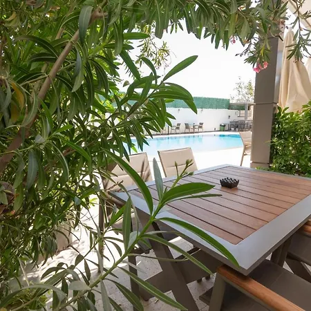 M Aparthotel *